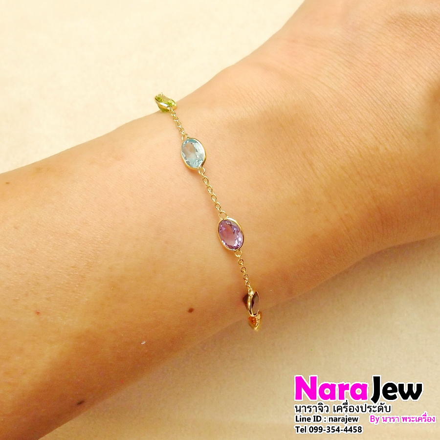 สร้อยข้อมือ ประดับพลอยแท้ 5 สี คั่นด้วยลายโซ่ การผสมผสานของสีพลอยแท้ หลากสีสัน ออกมามีความโดดเด่น สวยสะดุดตา