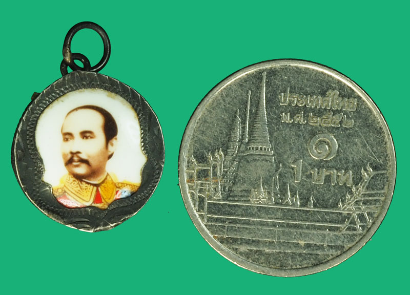 *37772 ล็อกเก็ตในหลวงรัชกาลที่ 5 เลี่ยมเงินเก่า ไม่ทราบปี 5