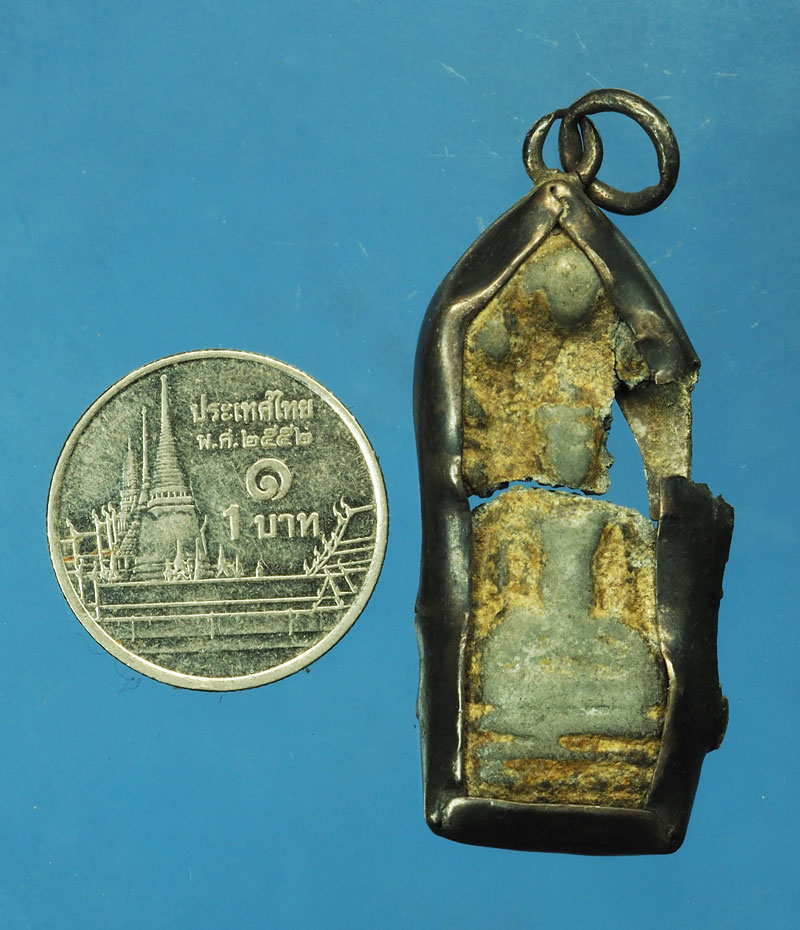 *28883 พระนาคปรก เนื้อชินเขียวเก่า สภาพหักยังไม่ได้ซ่อม เลี่ยมเงินโบราณ 13