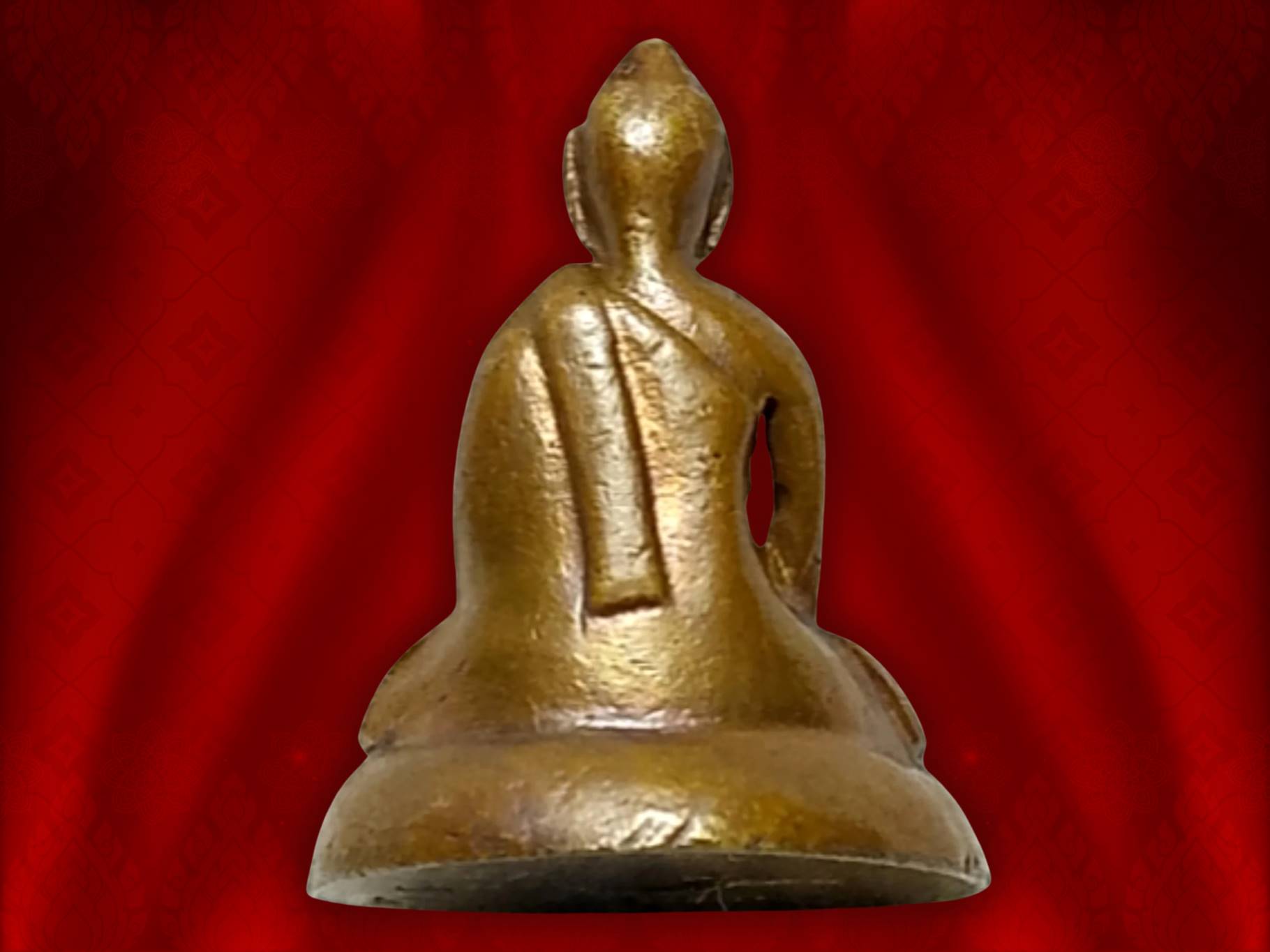 พระกริ่งสมเด็จย่า ปี 2515 เนื้อทองผสม หมายเลขประจำองค์ No.785 ในหลวงรัชกาลที่ 9 เสด็จพระราชดำเนินทรงเททองและมีพิธีมหาพุทธาภิเษก ณ วัดเบญจมบพิตร โดยพระเกจิคณาจารย์และพระวิปัสสนาจารย์ ทั่วประเทศ จำนวน 108 รูป