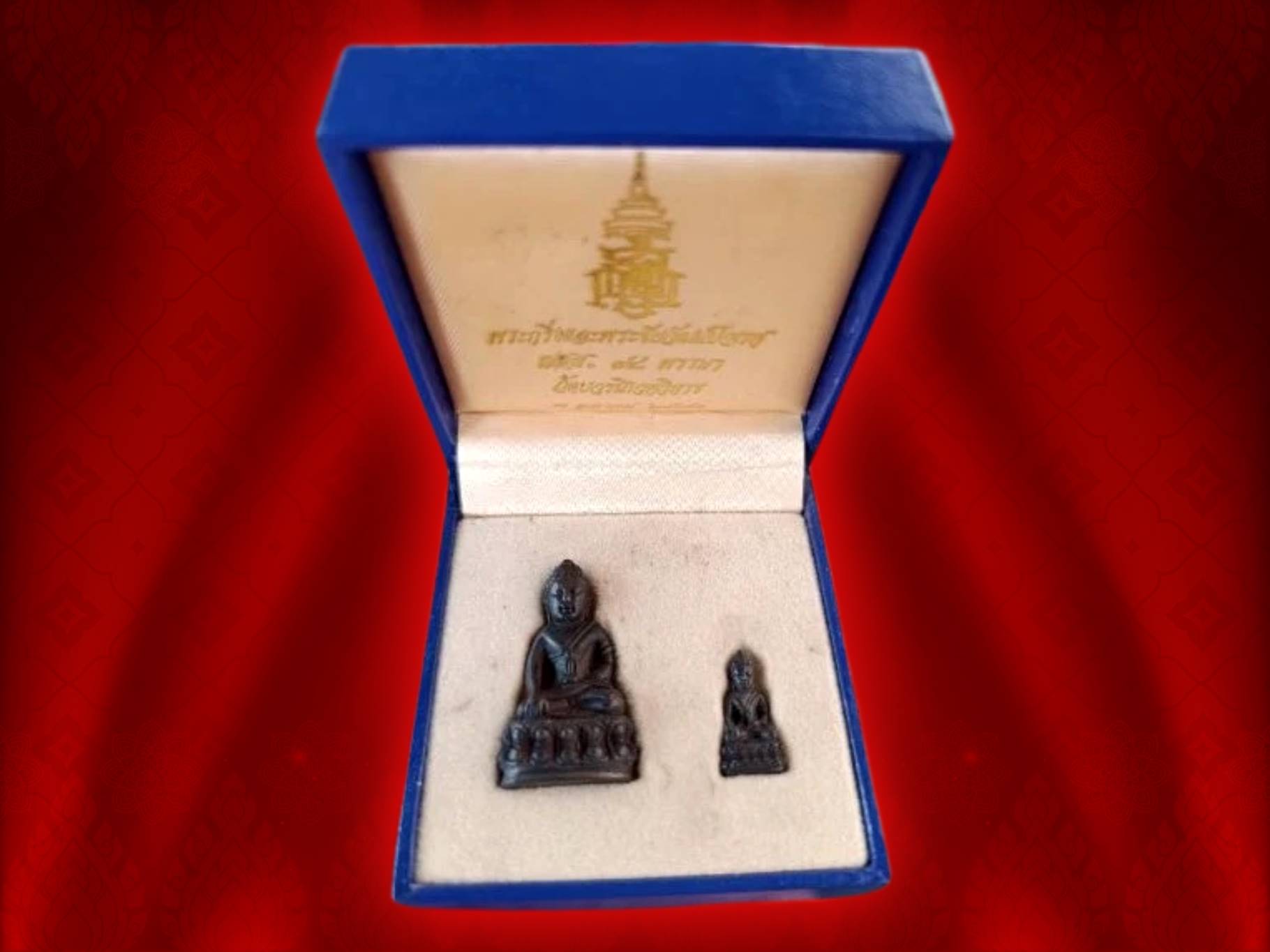 พระกริ่ง พระชัยวัฒน์ ปวเรศ 84 พรรษา สมเด็จพระญาณสังวร สมเด็จพระสังฆราช เนื้อนวะ พร้อมกล่อง ภายในบรรจุมวลสารจิตรลดา และเส้นพระเกศา และมวลสารศักดิ์สิทธิ์ ปี 2540