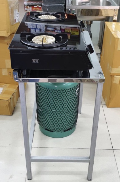 โต๊ะวางเตาแก๊สสองหัวเตา วางถังด้านล่างได้ ไม่มีรูขวด ขาเหล็ก หน้าสแตนเลส ประหยัดพื้นที่ ขนาด 76x43x72 ซม. ปีกสูง 3 ซม.