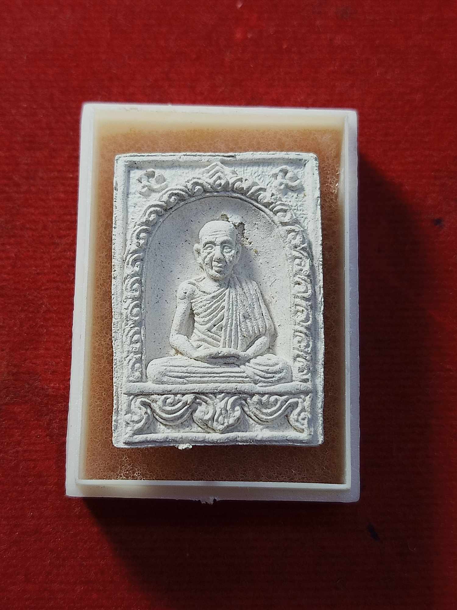 พระผงหลวงพ่อเกษม สำนักสุสานไตรลักษณ์ จ.ลำปาง ปี 2535 รุ่นบารมี 81 พร้อมกล่อง (SKU-03230)