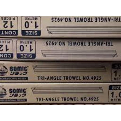 เกรียงสามเหลี่ยมโบกปูน SOMIC 1 เมตร สีเงิน (ราคารวมแวท) ขายส่ง (กล่องละ 12 อัน) สามเหลี่ยมปาดปูน {0500613201}
