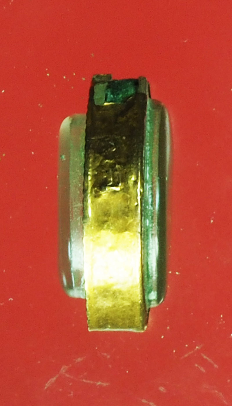 *29514 เหรียญเม็ดแตง หลวงปู่แหวนสุจิณโณ วัดดอยแม่ปั่ง เชียงใหม่ เลี่ยมแปะขอบทอง 31