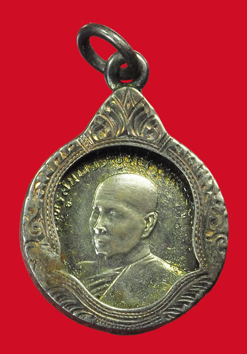 ขายแล้ว*33783 เหรียญหลวงปุ่สิม วัดถ้ำผาปล่อง เชียงใหม่ เลี่ยมกรอบเงิน 31