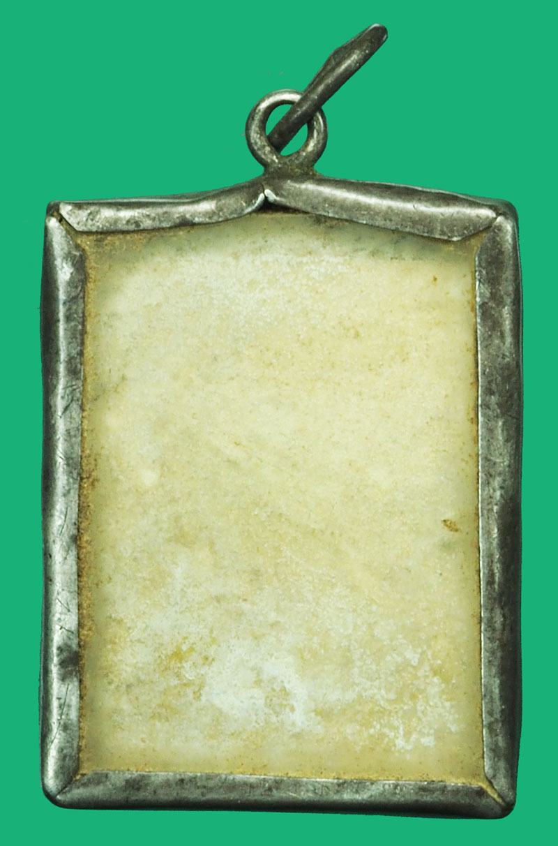 *37125 รูปถ่ายอัดกระจกสองด้านเก่า กระจกไม่หนา ยุค 24XX เจ้าของเดิมเลี่ยมจับขอบเงินไว้ ไม่ทราบที่ 4