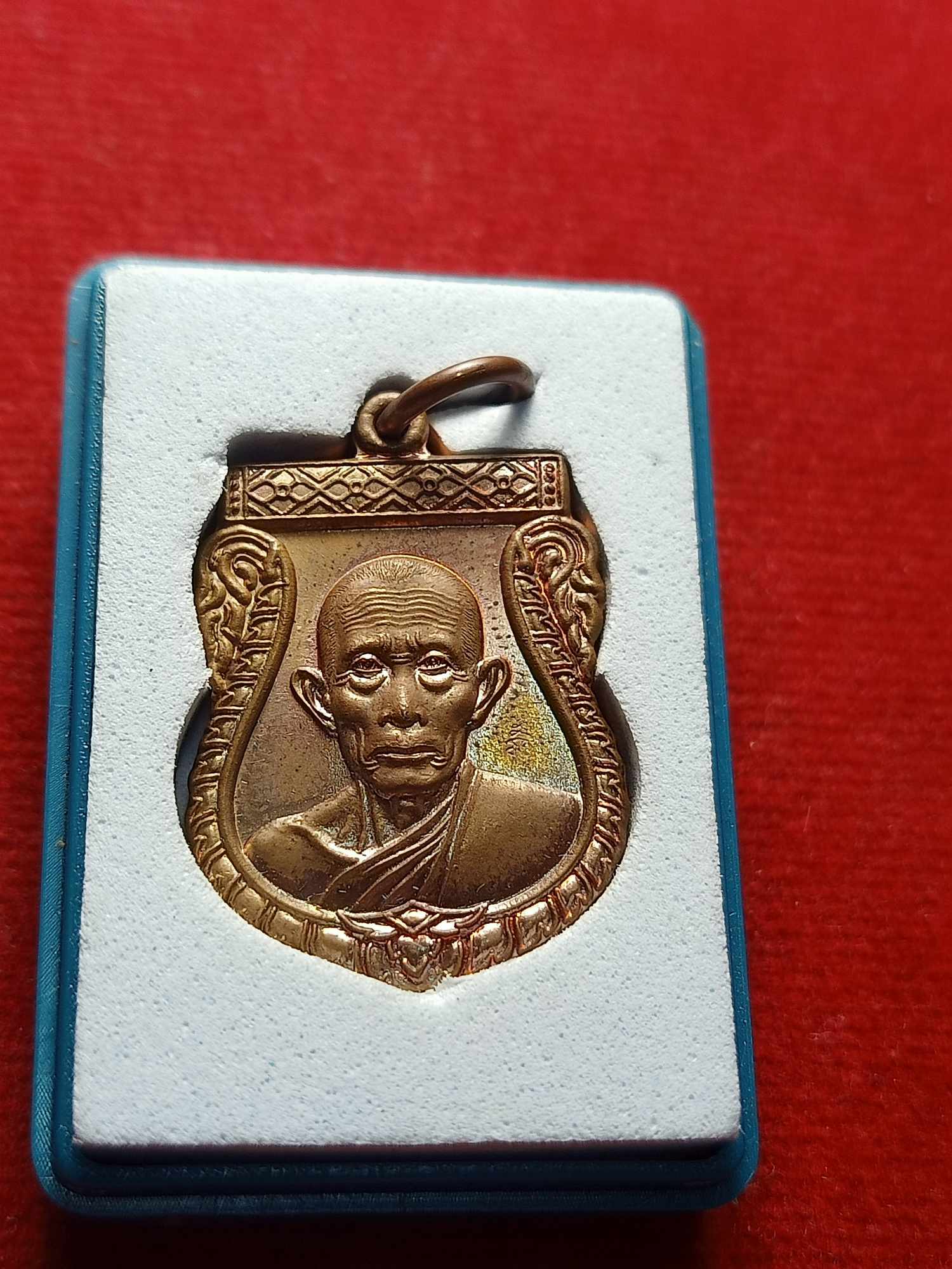 เหรียญเจริญพร หลวงพ่อรวย วัดตะโก จ.อยุธยา ปี 2554 พร้อมกล่อง (SKU-04168)