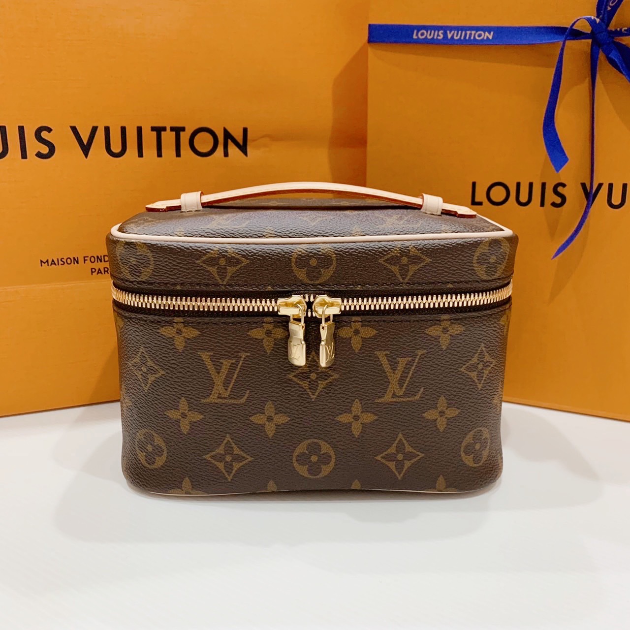 Louis Vuitton nice mini monogram
