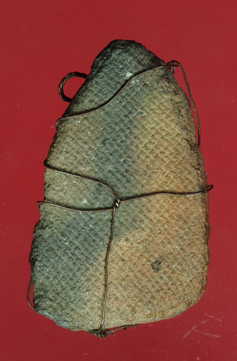 *29871 พระเนื้อดินหลังลายผ้า ถักลวดเก่า ไม่ทราบที่ 13