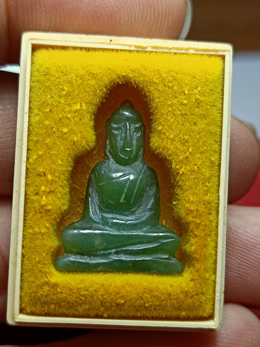 พระหยกหลวงพ่อวิริยังค์ วัดธรรมมงคล กทม. ปี 2536 พร้อมกล่อง (SKU-11523)