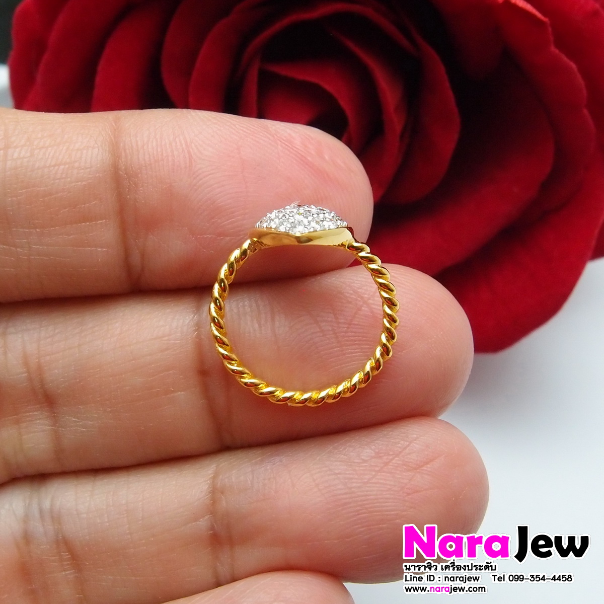 แหวนเพชร รูปหัวใจ ก้านตีเกลียว น้ำขาว 97 VS เพชรสวย เล่นไฟวิ้งๆ