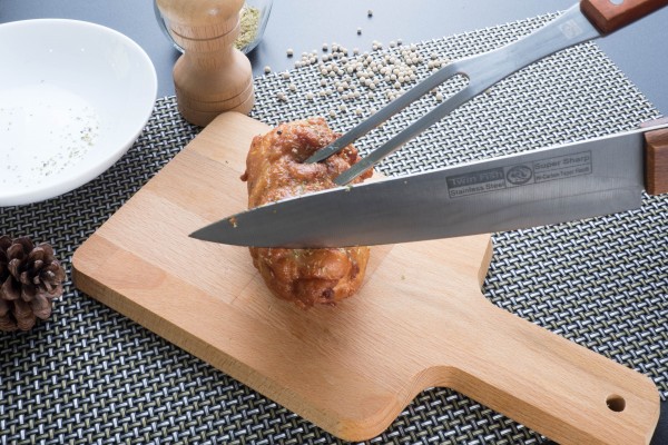 มีดหั่นด้ามไม้ พร้อมส้อมจิ้มบาร์บีคิว