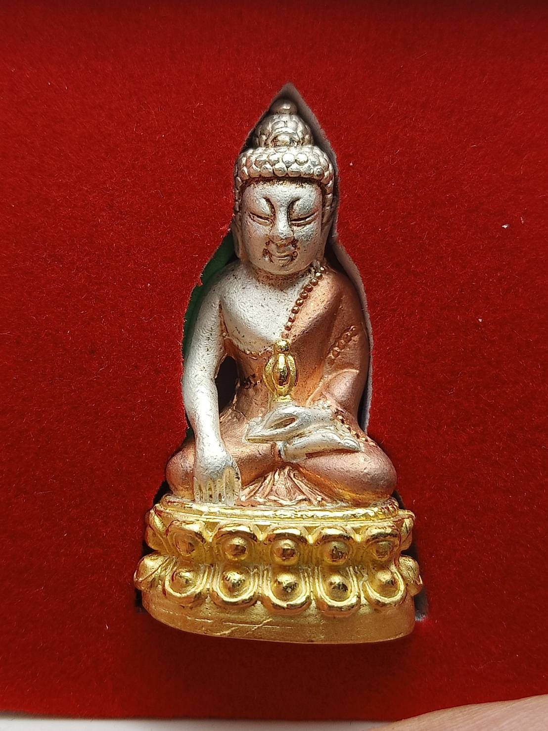 พระกริ่งใหญ่หล่อโบราณดินไทย เนื้อสามกษัตริย์ รุ่นมหามงคลเจริญสุข วัดบวรนิเวศวิหาร กทม. พร้อมกล่อง (SKU-08239)