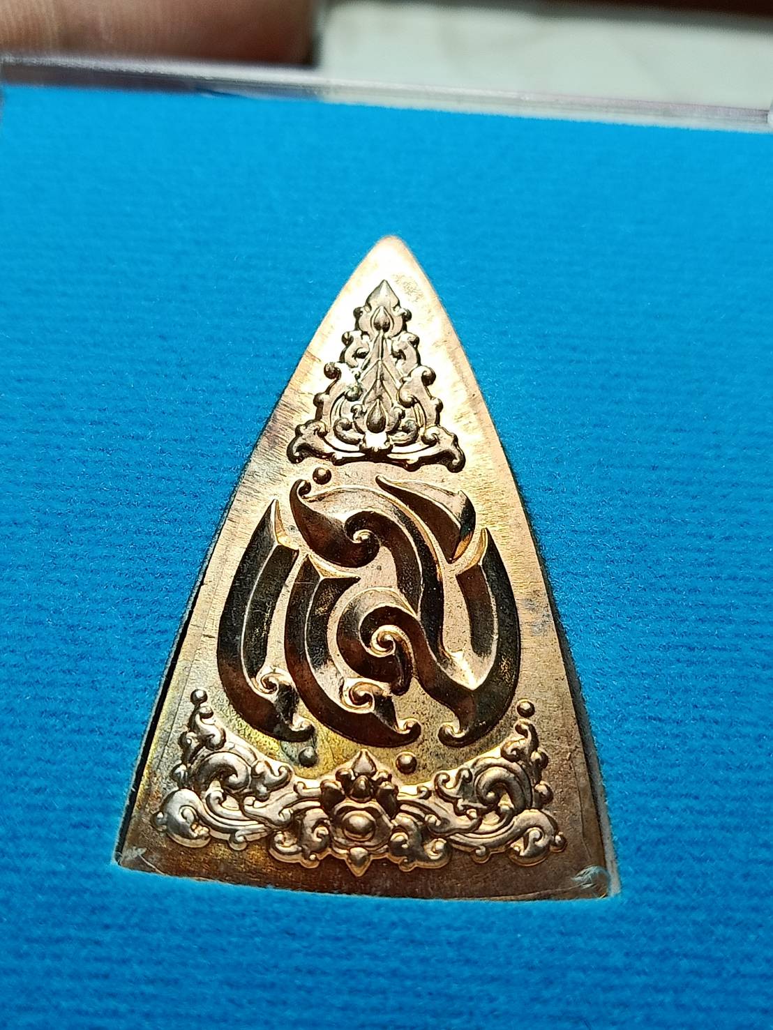 เหรียญพระพุทธชินราช (เหรียญแม่) เนื้อกะไหล่เงิน พร้อมกล่อง ที่ระลึกสร้างตึกผู้ป่วยโรคมะเร็ง จ.ลพบุรี พร้อมกล่อง (SKU-10420)