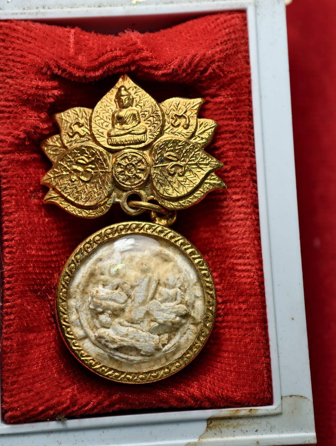 พระสมเด็จพุทธสังเวชนีย 4 (สมเด็จพุทธคุณ) วัดราชนัดดารามวรวิหาร กรุงเทพ ปี 2520 พร้อมกล่อง (SKU-13369)