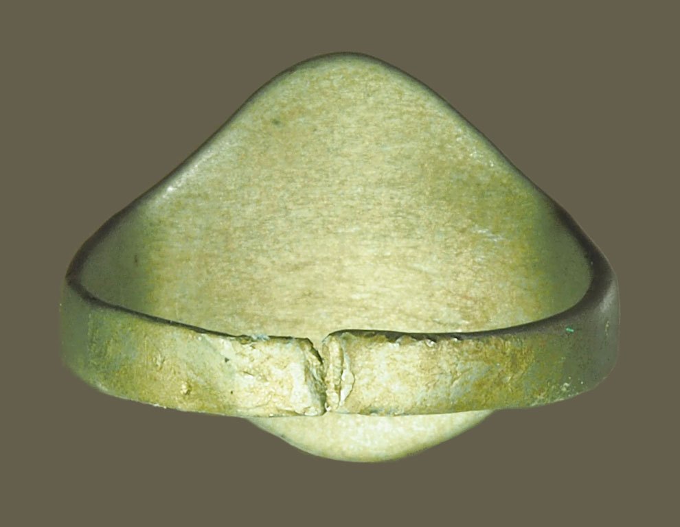 *38732 แหวนอัลปาก้า หน้าเงินลงถม หลวงพ่อแพ วัดพิกุลทอง สิงห์บุรี ยุคประมาณ 250X 82