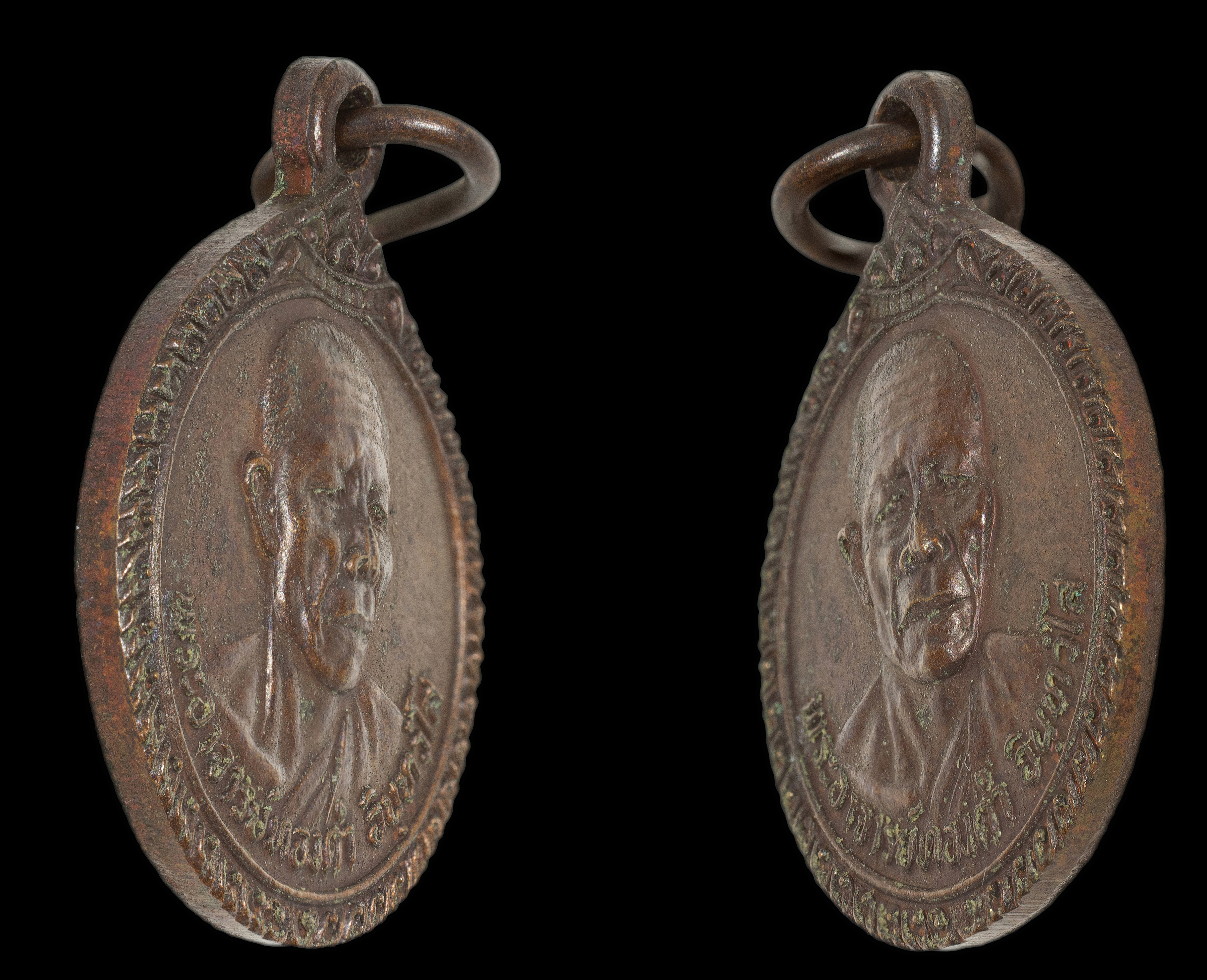 เหรียญปลาตะเพียนคู่ หลวงพ่อทองดำ อินทวังโส วัดถ้ำตะเพียนทอง จังหวัดลพบุรี