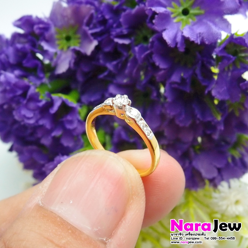 แหวนเพชร เม็ดชู 0.10 กะรัต ประดับเพชรบ่าข้างอีก 0.15 กะรัต น้ำขาวใส 97 VS เพชรสวย เล่นไฟวิ้งๆ