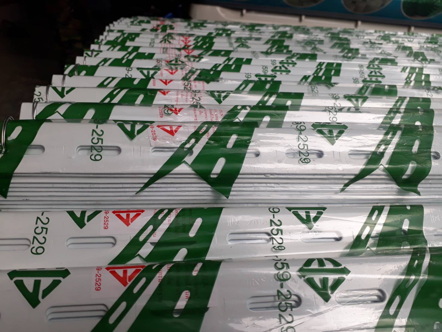 เหล็กฉาก สีอบขาว มอก 2.0 ขนาด 30-100 ซม. (ขายส่งราคาต่อเส้น)(ราคารวมแวท) เหล็กฉากทำชั้น อุปกรณ์ประกอบชั้นวางของ