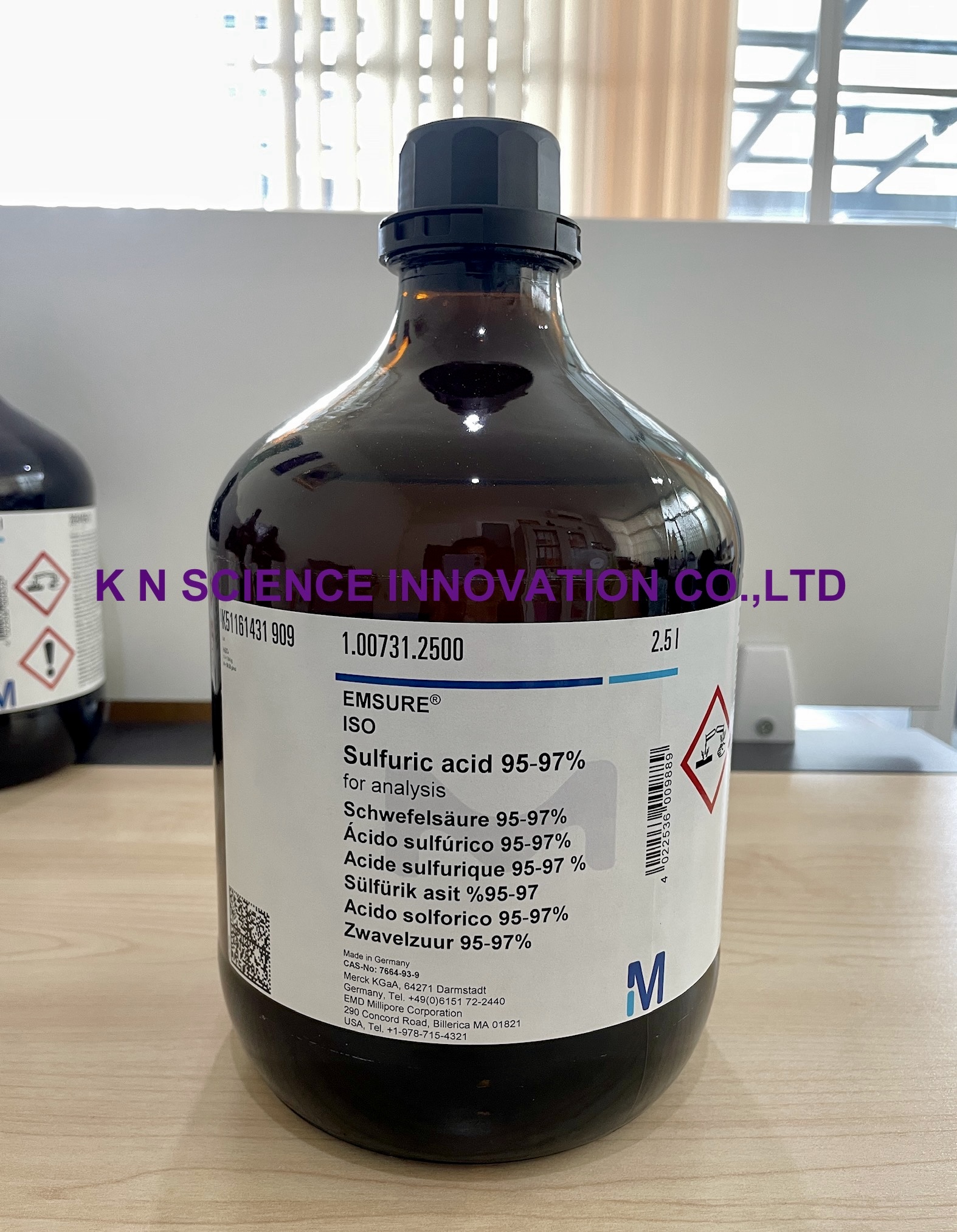 Sulfuric acid 95-97%, 2.5 ลิตร, ยี่ห้อ Merck / Germany 100731