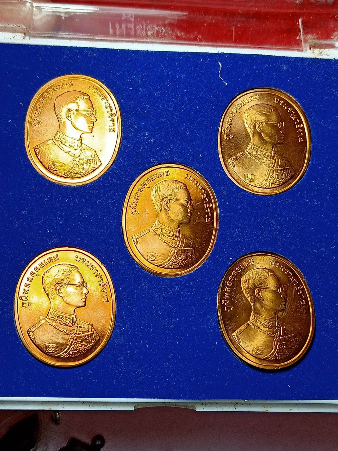 เหรียญพระพุทธปัญจภาคี หลังร.9 พิมพ์ใหญ่ครบชุด ปี 2539 พร้อมกล่อง (SKU-12229)