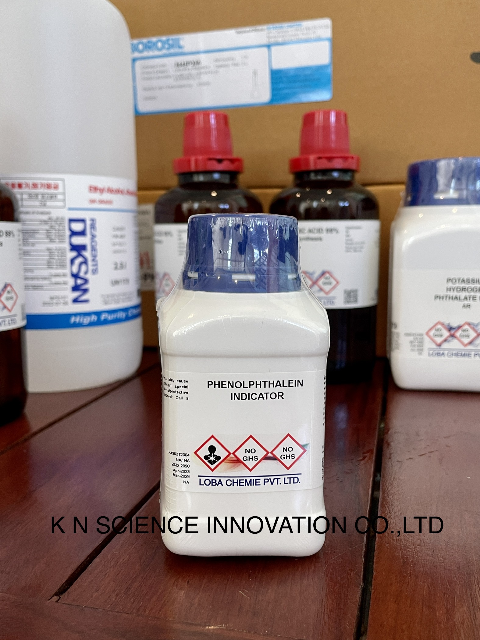 Phenolphthalein, Solid, Indicator pH 8.3-10 77-09-8 ,100 g ,Loba 0517200100