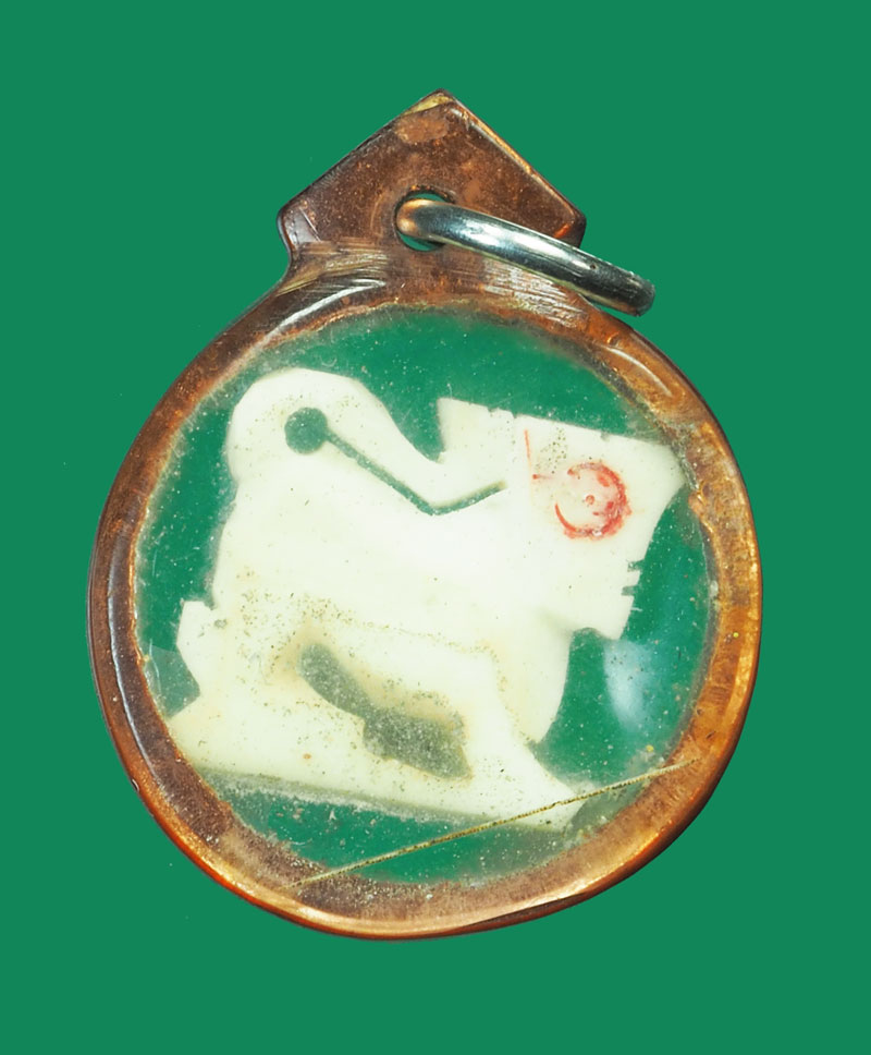 *32554 สิงห์แกะ เลี่ยมพลาสติก ไม่ทราบที่และปีสร้าง 12