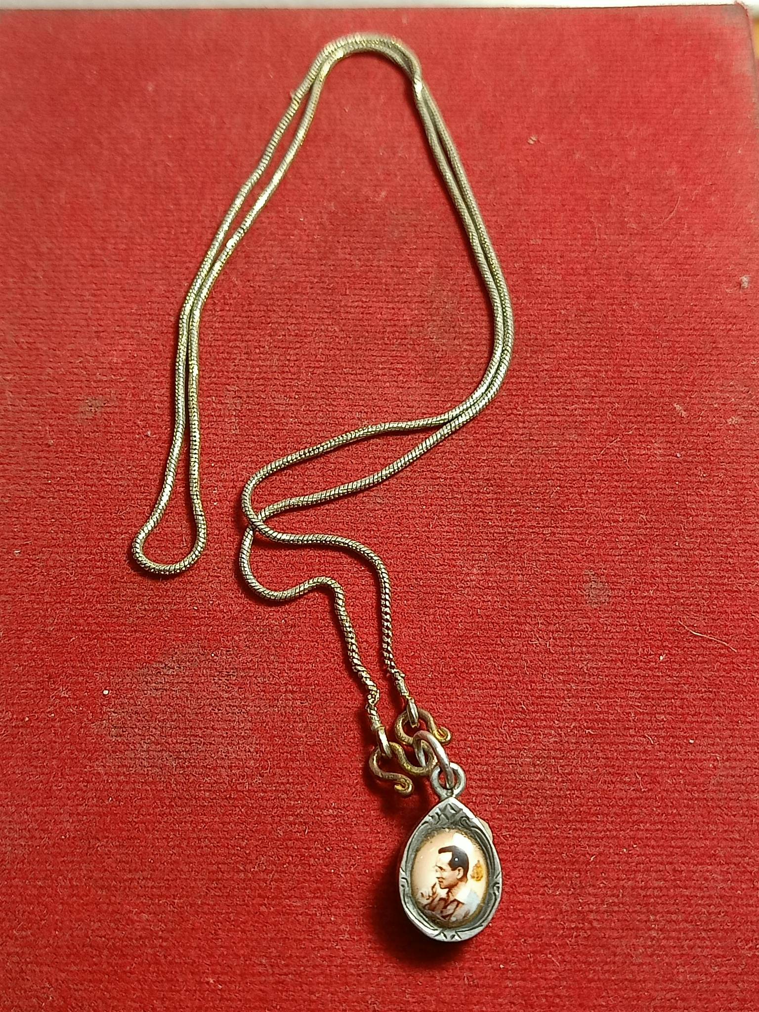 ล็อกเก็ต ร.9 กรอบเงิน (SKU-00944)