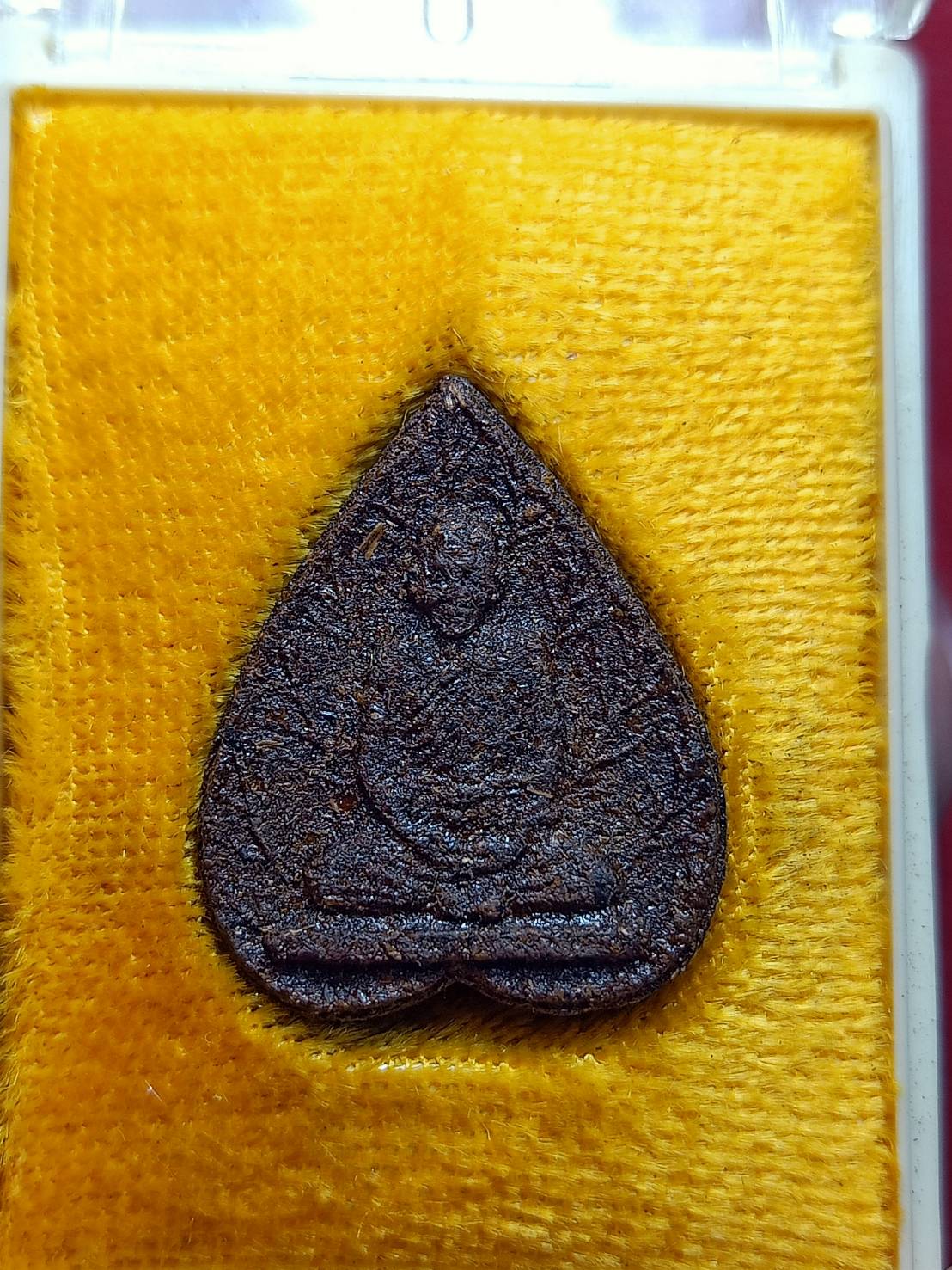 พระเกษรชัยชานหมาก หลวงปู่คำพันธ์ วัดธาตุมหาชัย จ.นครพนม ปี 2541 พร้อมกล่อง (SKU-13067)