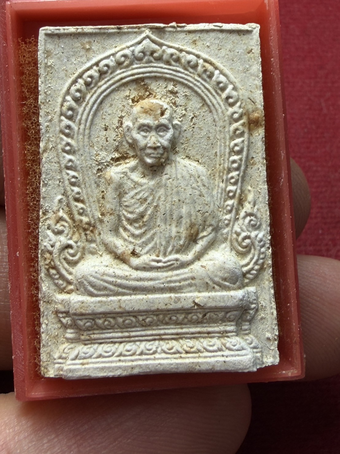 พระผงหลวงพ่อเกษม สุสานไตรลักษณ์ จ.ลำปาง ปี 2536 พร้อมกล่อง (SKU-13299)