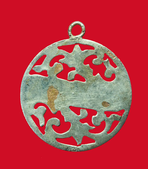 *31651 เหรียญเจริญสุข หลวงพ่อจง วัดหน้าต่างนอก อยุธยา ด้านในเหรียญใช้วิธีการฉลุเหรียญ โดยไม่ใช้ได้ใช้ตัวปั้มตัด 50