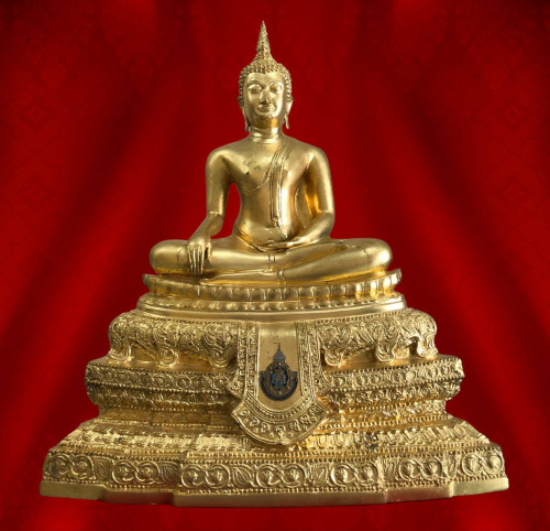 พระบูชาพุทธชินสีห์ 9 นิ้ว โลหะ ปิดทอง รุ่น 8 รอบ 96 พรรษา สมเด็จพระสังฆราชเจ้า กรมหลวงวชิรญาณสังวร จัดสร้างปี พ.ศ.2552 ครับ....มีหมายเลขกำกับ .... องค์นี้ No.294 จัดสร้างโดยสำนักเลขานุการสมเด็จพระสัง