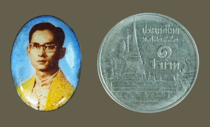 *40433 ล็อกเก็ตในหลวงรัชกาลที่ 9 ฉากฟ้า ไม่ทราบที่และปีสร้าง 4