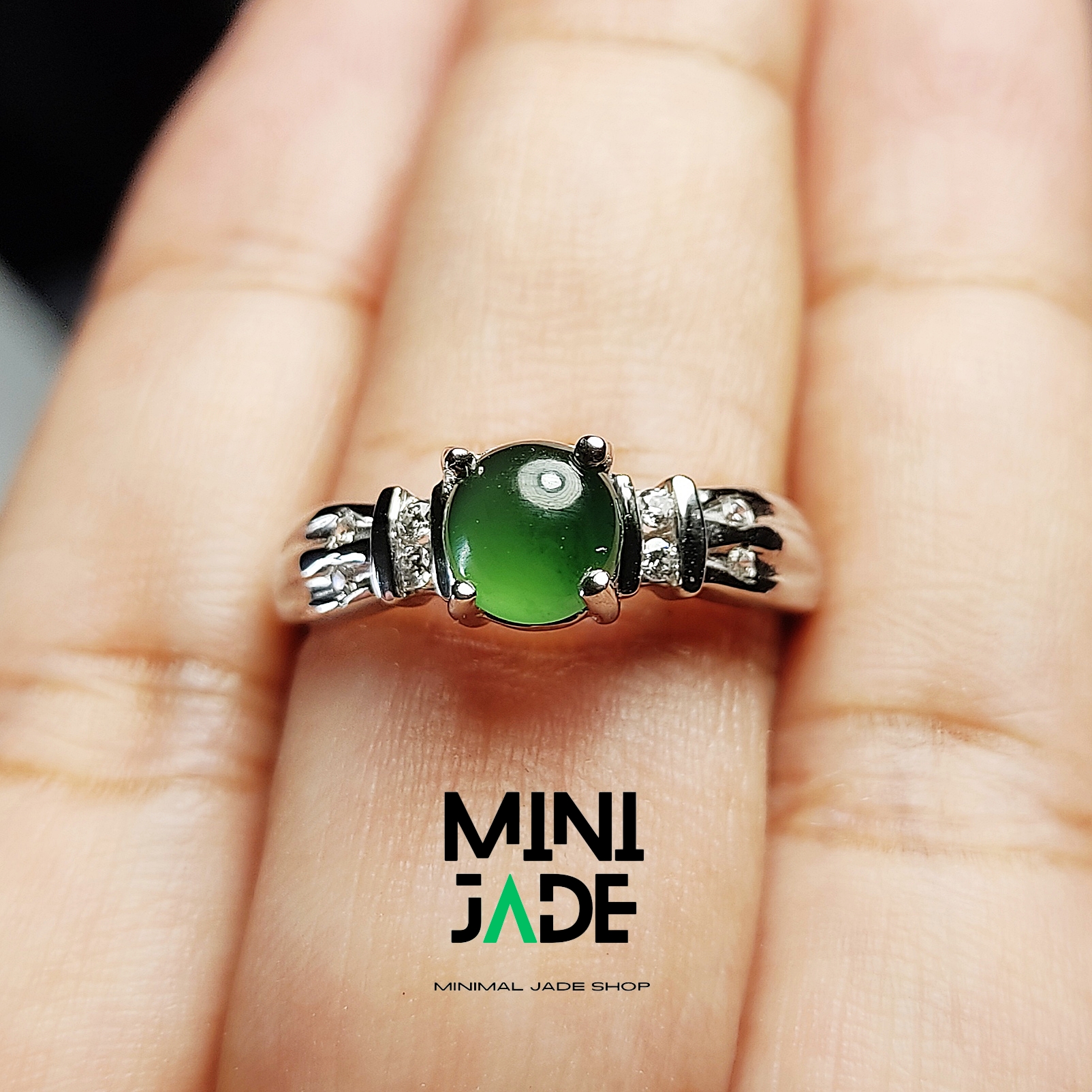 แหวนหยกjadeite สีกรีนโซดา เนื้อแก้วใส พร้อมตัวเรือนเงิน925แท้