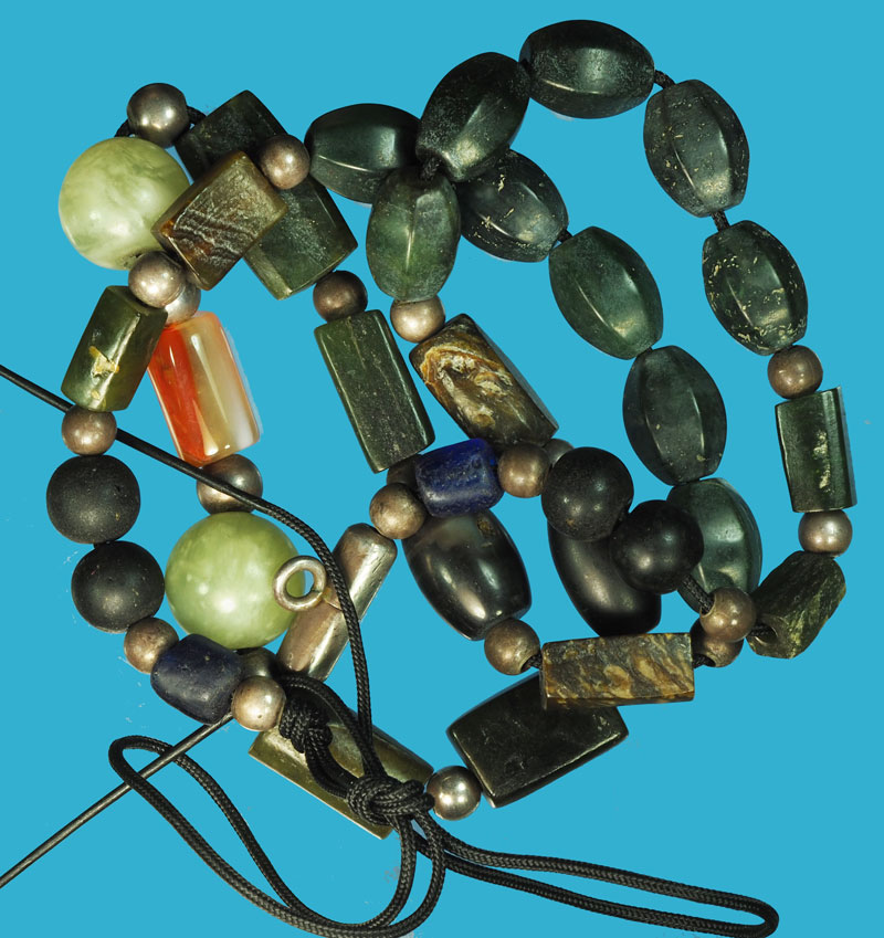 *37561ลูกปัดโบราณยุคทวารวดีอายุกว่าพันปี หยกสะเดา (เฉพาะเม็ดสีเขียวเข้มเม็ดมะเฟื่องกับสีเหลี่ยมยาว) ขึ้นแถวลพบุรี หายากเล่นหากันเป็นสากลกันทั่วโลก มีในอีเบย์ 16