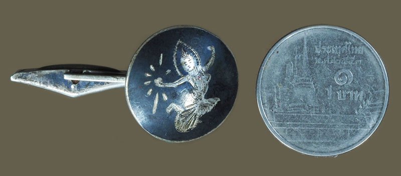 *40140 กลัดติดไทด์เทวดาประทานพร เนื้อเงินลงถม เก่าพอมีอายุ 16