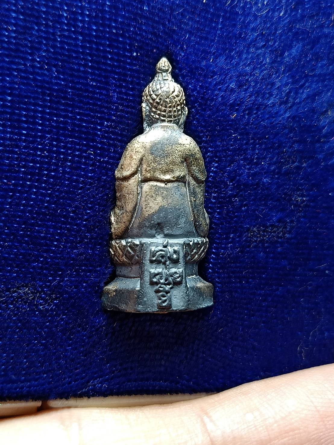 รูปหล่อพระยูไล (เนื้อเงิน) รุ่น ๑ ท่านเจ้าคุณเย็นเชี้ยว ฉลองวัดมังกรกมลาวาส(เล่งเน่ยยี่)ครบ ๑๓๐ ปี อุดผงไวโรจนฝังตะกรุดมหาลาภ ปี 2544 กรุงเทพ (SKU-07369)