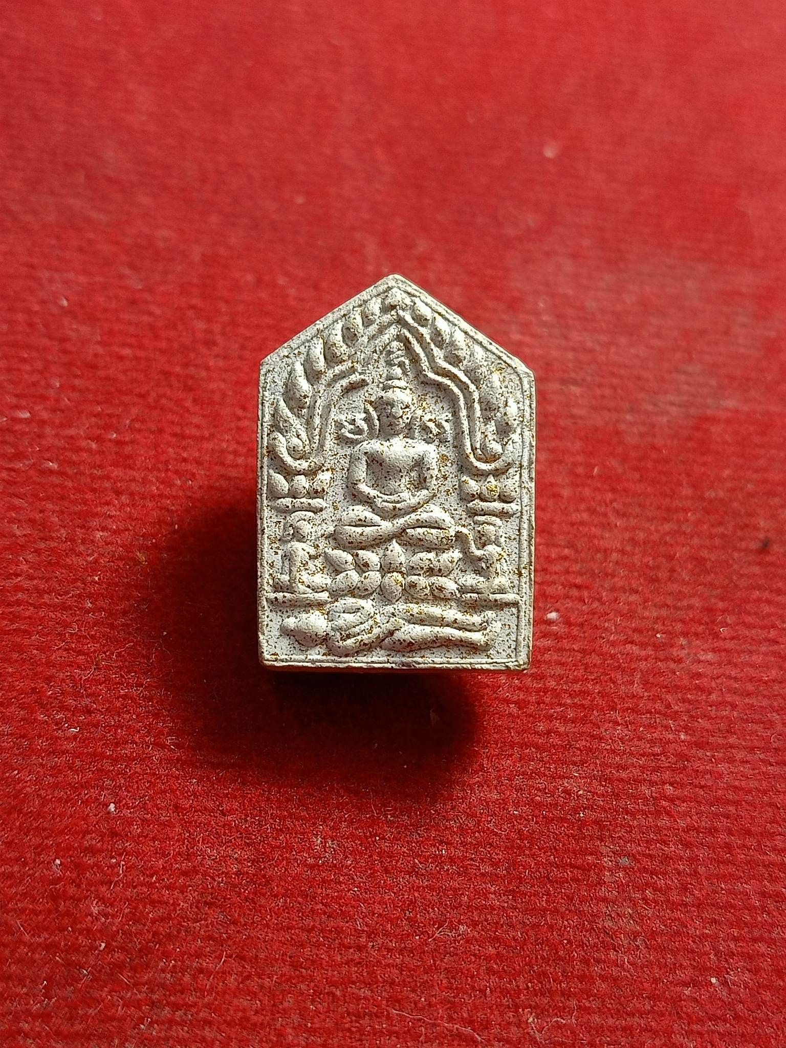 พระผงขุนแผนผงพรายกุมาร หลวงปู่ทิม ฝังตะกรุดสาริกาย้อนยุค พิมพ์เล็ก ระยองพร้อมกล่อง (SKU-01307)