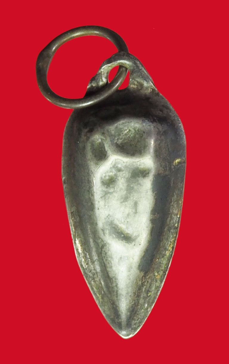 ขายแล้ว *33149 เม็ดพริกคหบดี หลวงพ่ออี๋ วัดสัตหีบ สุดยอดมหาเสน่ห์.. เนื้อเงิน 12