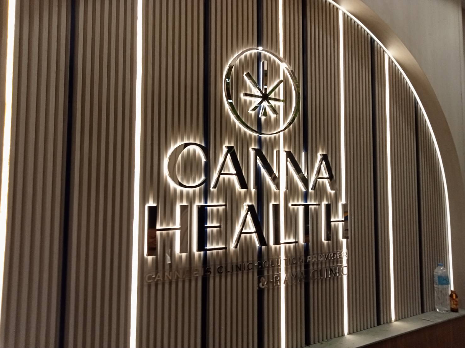 #ป้ายอักษรไฟออกหลัง #อักษรสแตนเลสแฮร์ไลน์ไฟออกหลัง