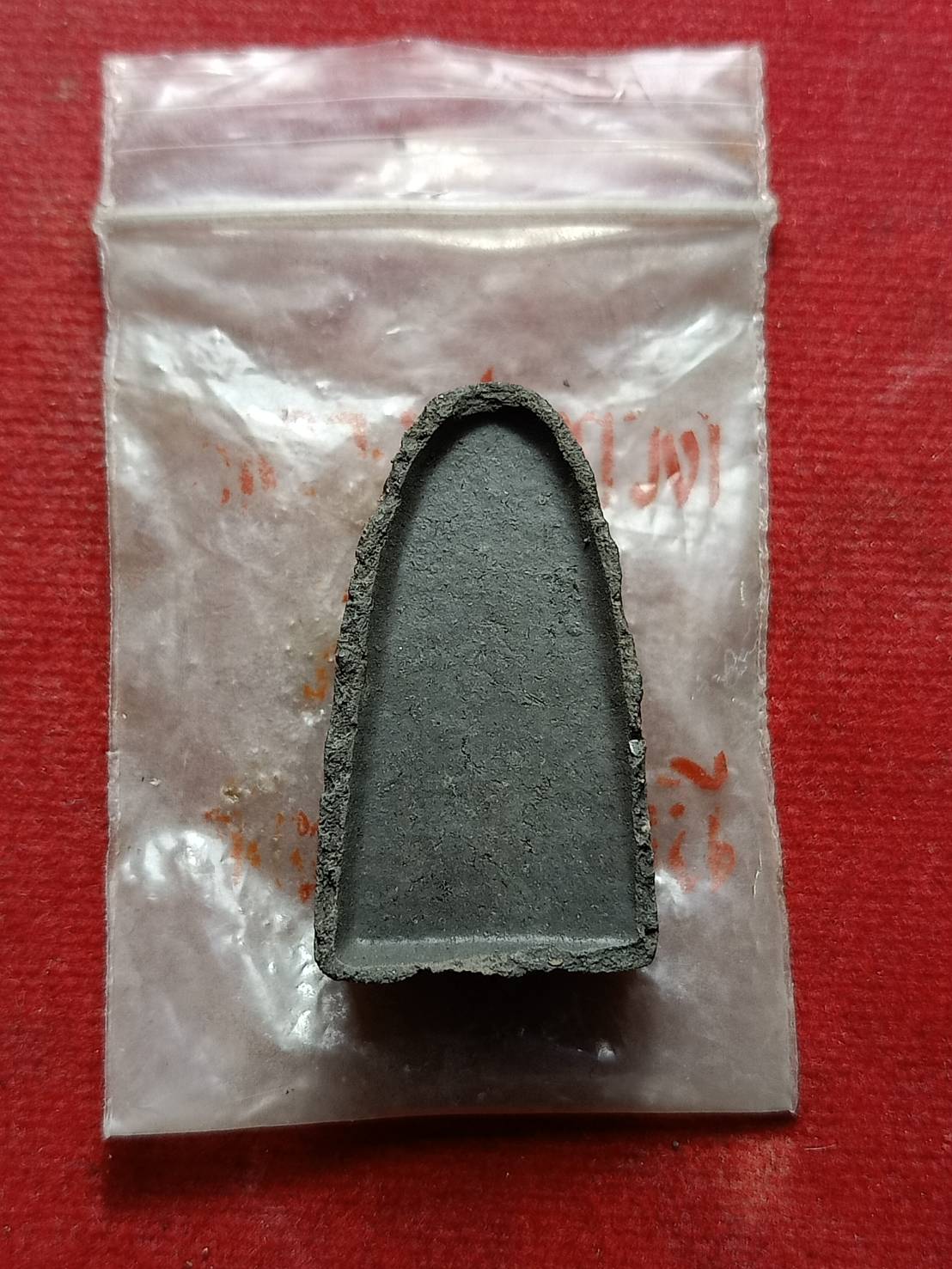 พระผงว่านหลวงพ่อทวด รุ่นปลอดหนี้ วัดช้างให้ จ.ปัตตานี ปี 2539 พร้อมซองเดิม (SKU-09180)