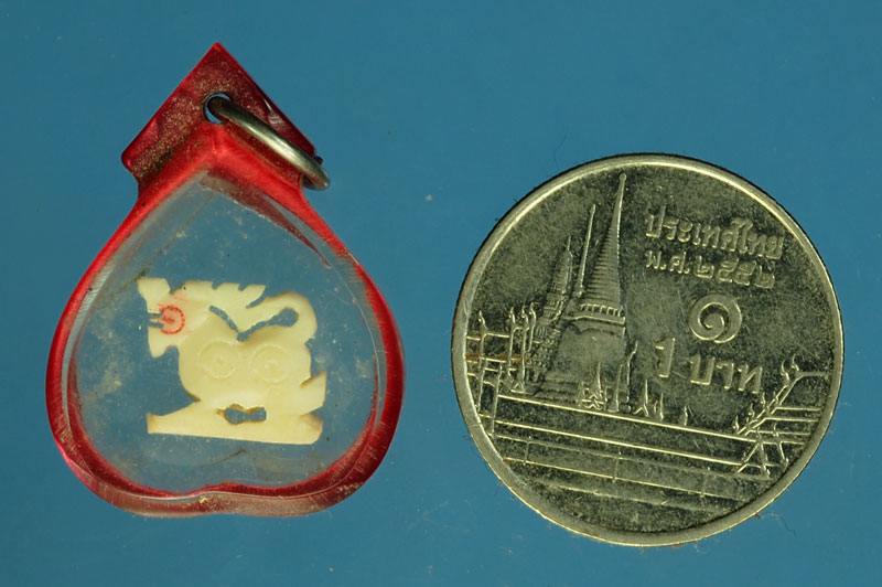 29701 สิงห์แกะ เลี่ยมพลาสติกเดิมจากวัด เก่าพอมีอายุ 12