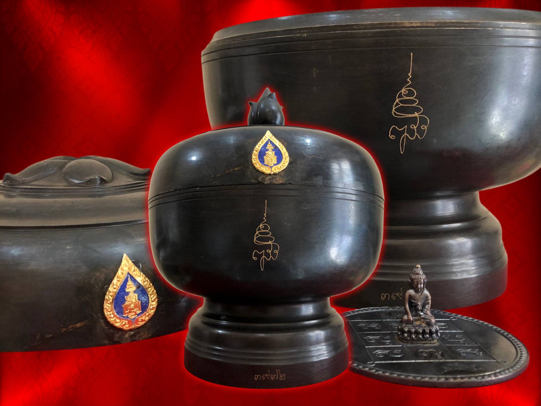 บาตรน้ำมนต์ ญสส. เนื้อโลหะรมดำ พ.ศ.2534 ขนาด 9 นิ้ว ใบนี้ หมายเลข 3972 งามและหายากสุดๆ ครับ