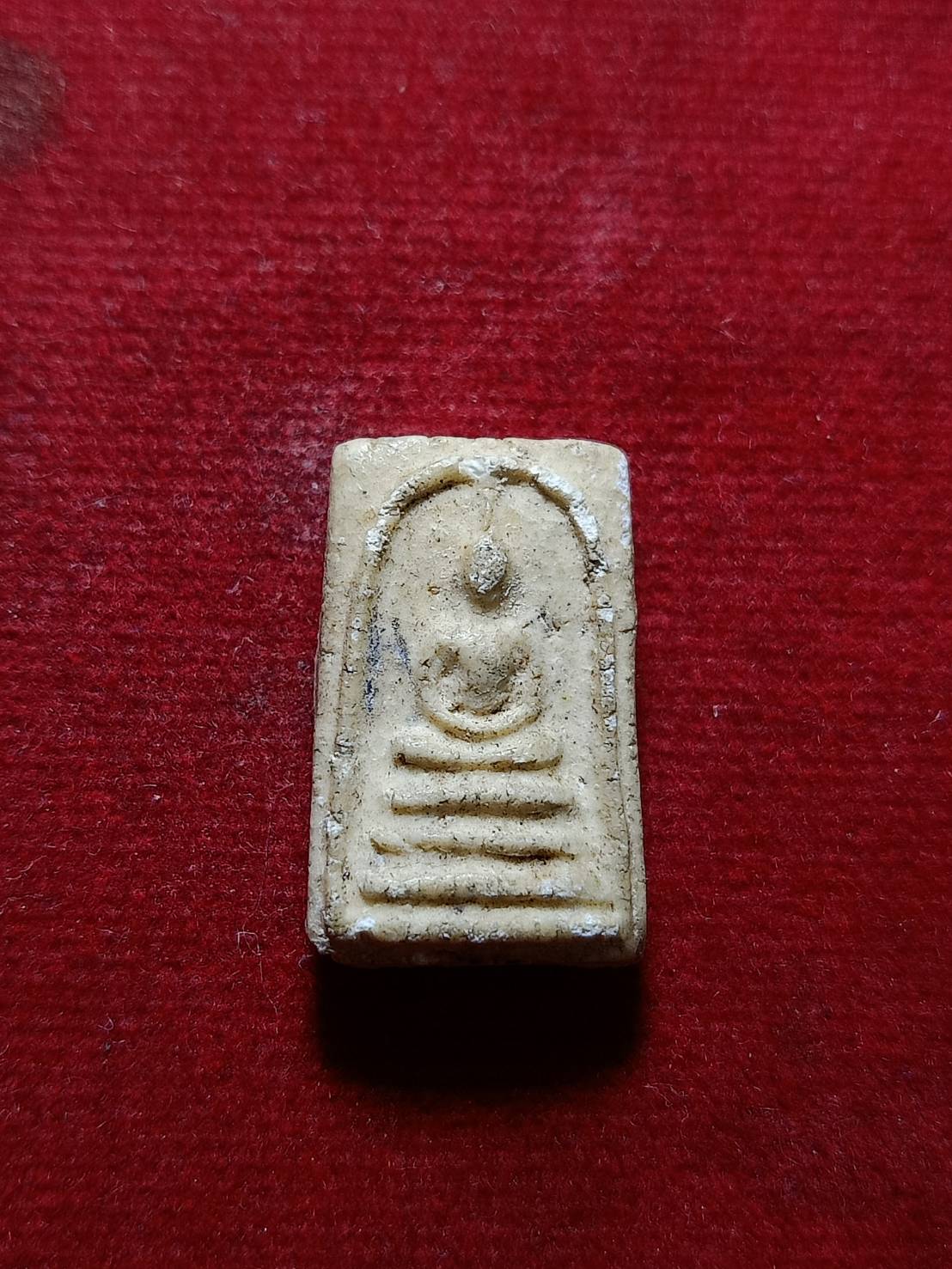 พระสมเด็จเผ่าศรียานนท์ พิมพ์เล็ก หลวงปู่นาค หลังตราโล่ตำรวจ(ตราแผ่นดิน) วัดอรุณราชวราราม (วัดแจ้ง) กทม. ผสมผงวัดระฆัง (SKU-06216)