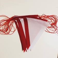 ธงราว ขาว-แดง (ราคารวมแวท) ธงราว ขาวแดง ธงงาน ธงกั้นเขต กั้นพื้นที่ ธงถนน ธงสามเหลี่ยม ธงก่อสร้าง ธงพลาสติก {2701004901}