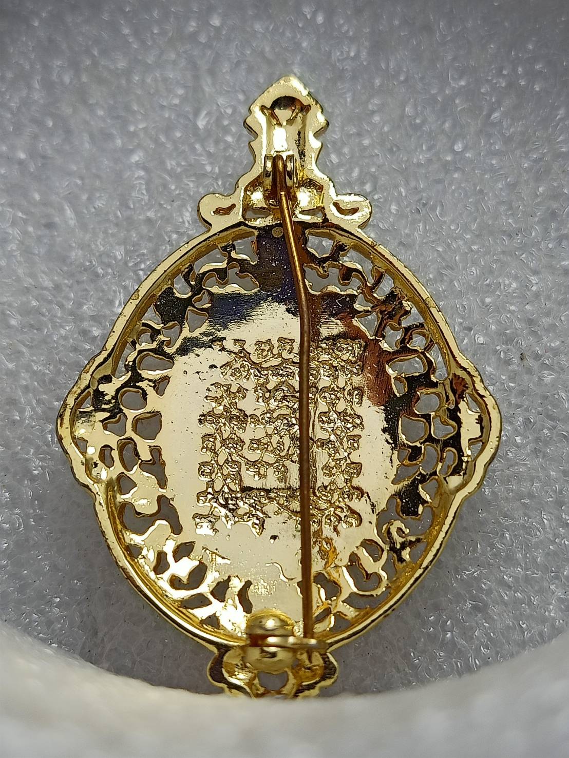 เข็มกลัดล้อมพลอย หลวงพ่อฤาษีลิงดำ วัดท่าซุง จ.อุทัยธานี (SKU-11325)