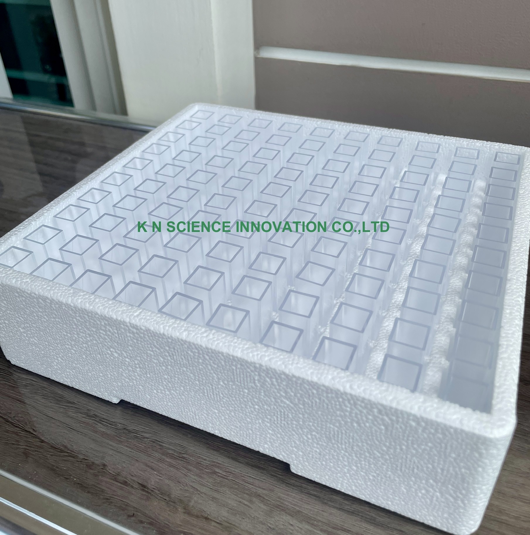 คิวเวทท์พลาสติก,Cuvette Plastic (Semi-micro) ,เนื้อ PS ,ปริมาตร 1.5-3.0 ml , 100 ชิ้น/กล่อง ยี่ห้อ VWR/England 634-0676