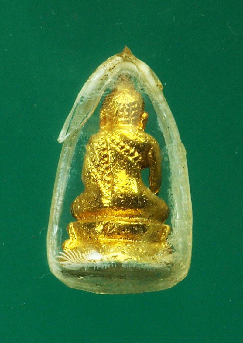 *28854 พระชัยวัฒน์ ไม่ทราบที่และปีสร้าง เลี่ยมพลาสติกเก่าๆ 7