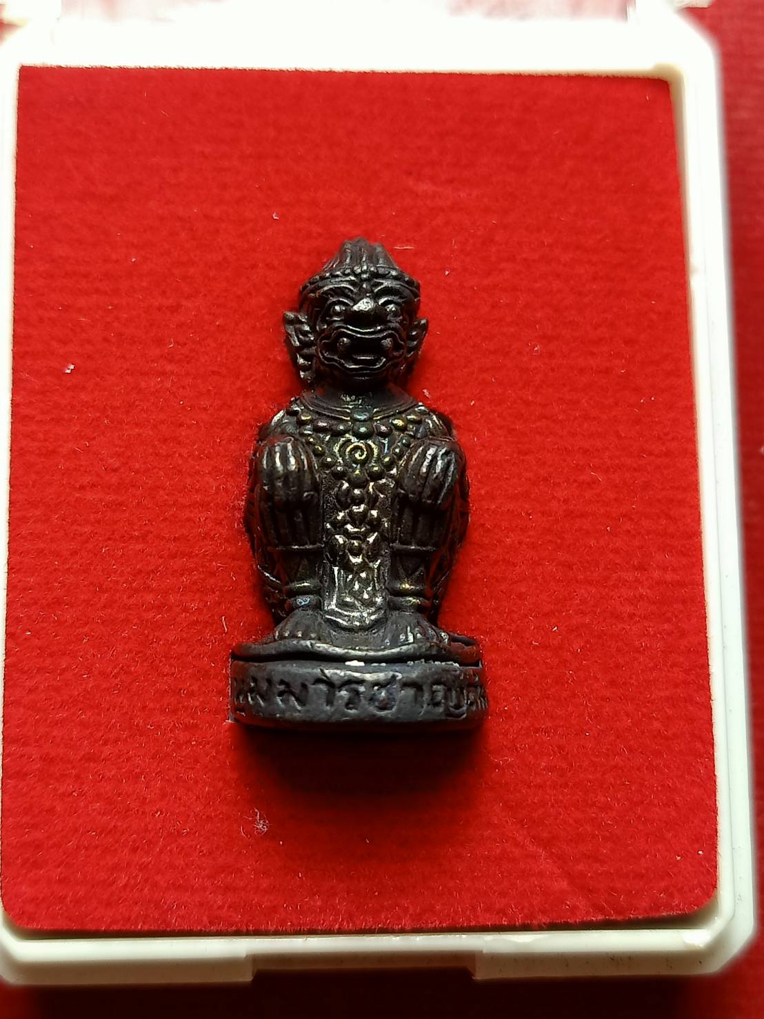 รูปหล่อหนุมาน ชาญสมร รุ่นโอกาสทอง หลวงพ่อพูน วัดบ้านแพน จ.อยุธยา ปี 2556 พร้อมกล่อง (SKU-08384)